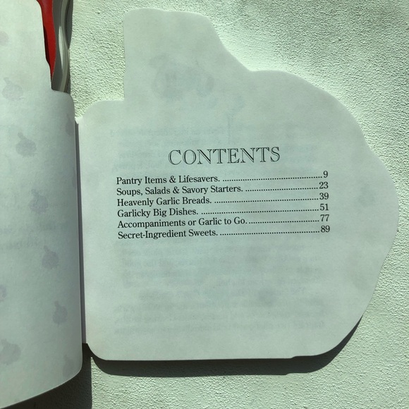 2 cookbooks - Totally Garlic Cookbook & Totally Chile Pepper Cookbook 5” x 5-6” - Picture 10 of 16